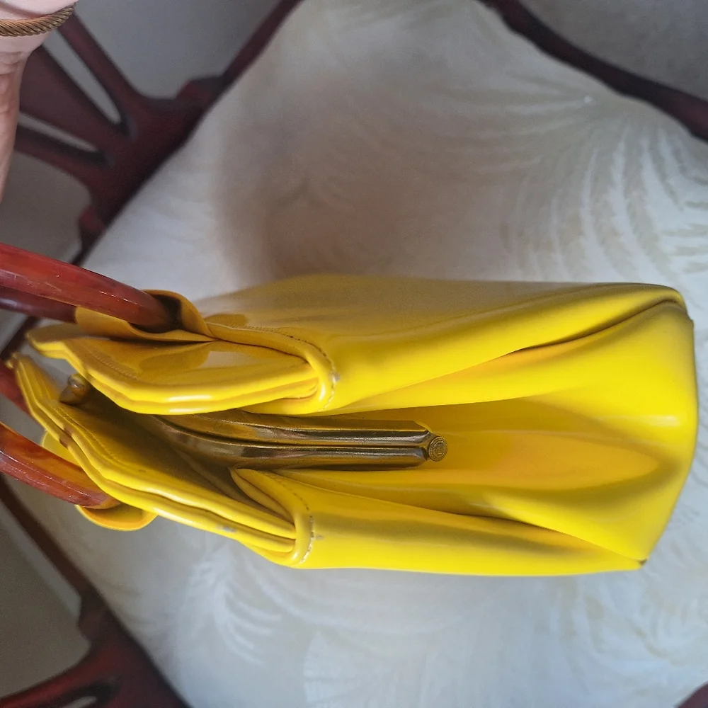 Vintage 60's Preloved Yellow Handbag with Plastic Handles - Picture 4 of 7